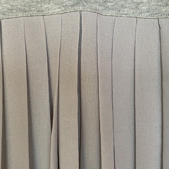 Not-so-basic Hoodie - Picture 5 of 6